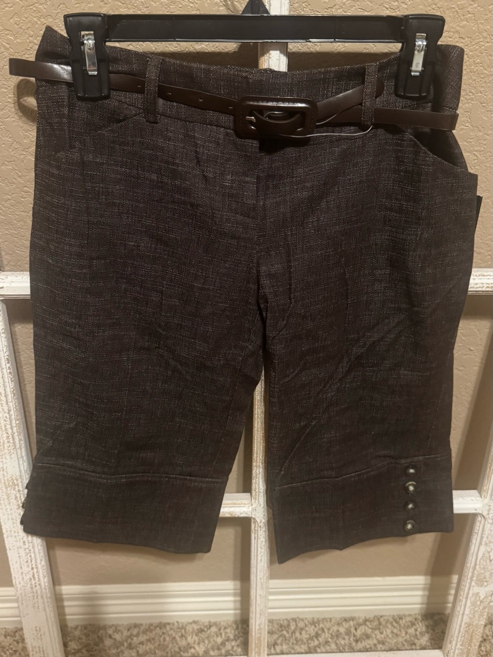 NWT Y2K Vintage iz Dark Brown Capri Shorts with Button Hem; Sz 1 [MSRP $36]